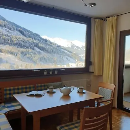 Cozy W A View & Own Garden 公寓 *