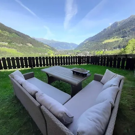 Cozy W A View & Own Garden Lägenhet Bad Gastein